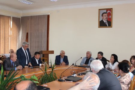 The Round Table on the Republic's anniversary was held at the Institute of Philosophy