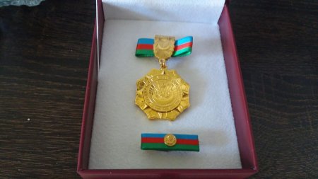 Профессору Рене Мирзазаде вручена юбилейная медаль «100-летие Азербайджанской  Демократической Республики»