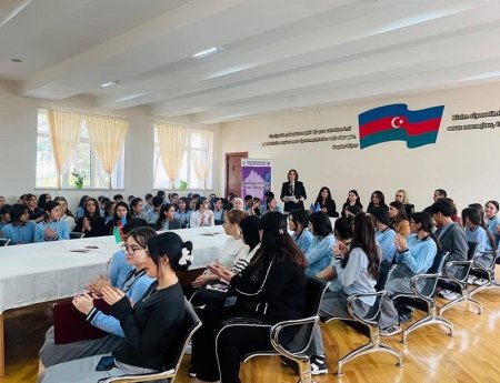 Gənc Alim və Mütəxəssislər Şurasının sədri Ceyran Hüseynli  247 saylı tam orta məktəbdə çıxış etmişdir