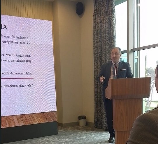 Dosent Radif Mustafayev "Tədris prosesində dinə yanaşmaların fərqləndirilməsi" adlı məruzə ilə çıxış etmişdir