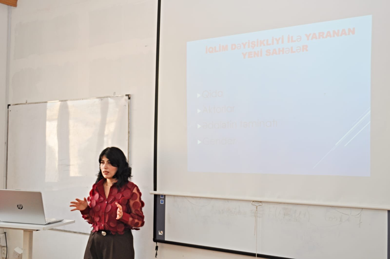 Elmi işçi Hafizə İmanova  Odlar Yurdu Universitetində gender təlimi keçmişdir