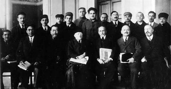 Yüz il öncə başlanan ideya: Ortaq əlifba və ortaq türkcə axtarışı