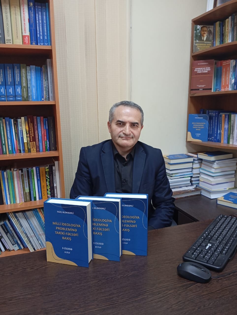 Faiq Ələkbərlinin “Milli ideologiya probleminə tarixi-fəlsəfi baxış” kitabı ilə bağlı “Bakinski raboçi” qəzetində məqalə yayımlanıb