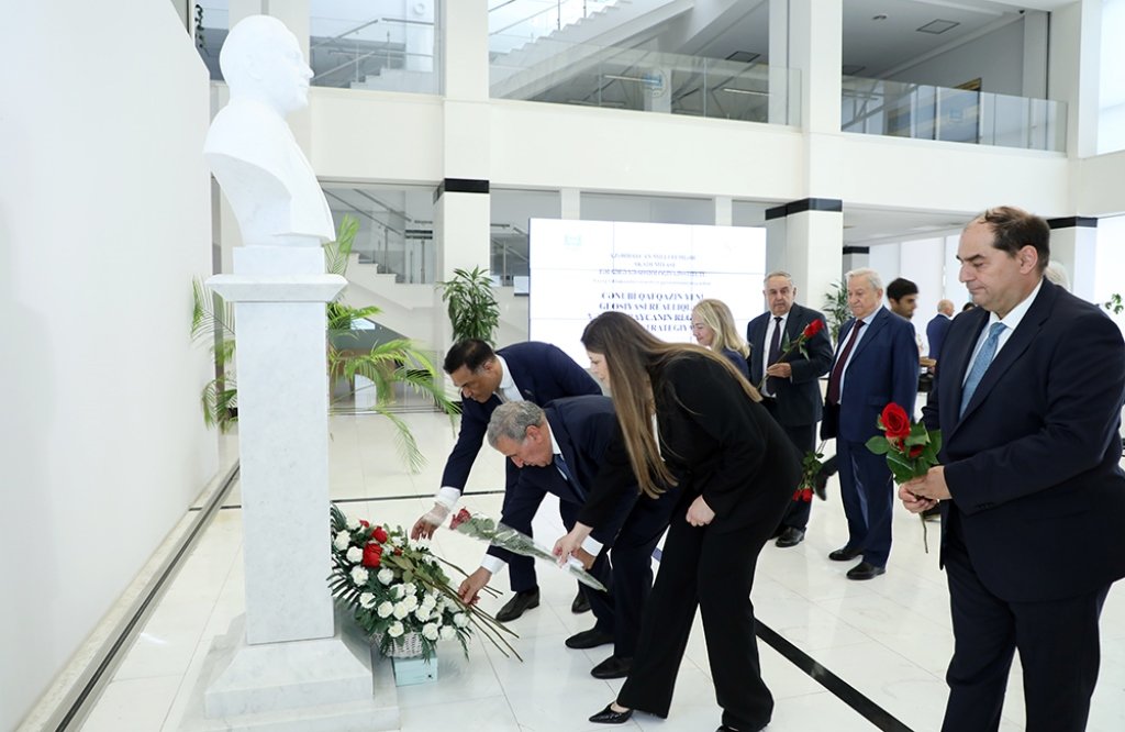 AMEA-da “Cənubi Qafqazın yeni geosiyasi reallıqları və Azərbaycanın regional enerji strategiyası” mövzusunda beynəlxalq elmi konfrans keçirilib