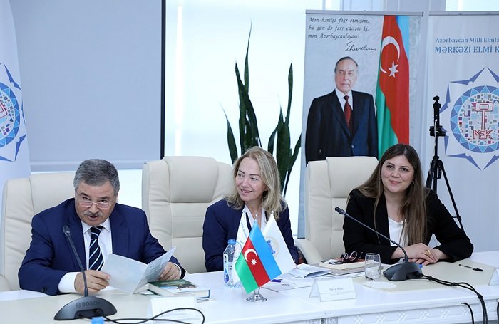 “Cənubi Qafqazın yeni geosiyasi reallıqları və Azərbaycanın regional enerji strategiyası” beynəlxalq konfransı işini panel iclasla davam etdirib